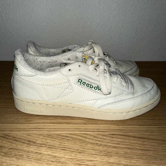 Classic cream reebok sneaker w/ red and green - Picture 3 of 6